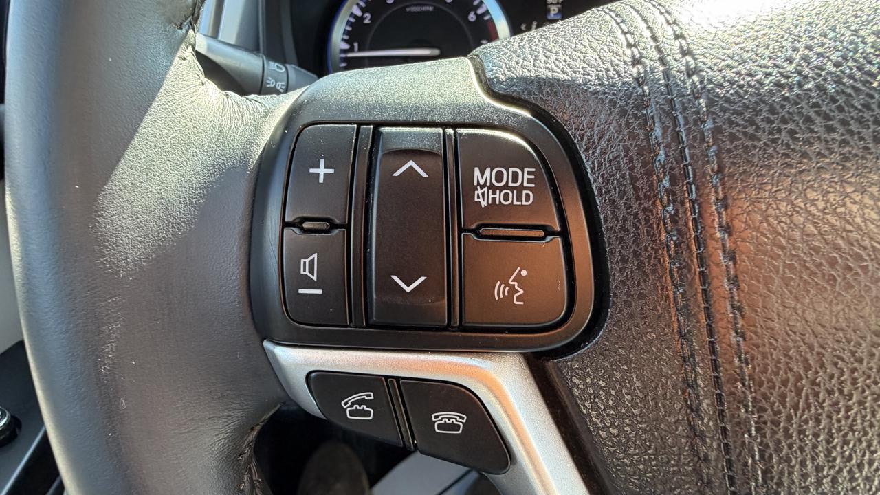 Toyota Highlander FWD 4dr V6 XLE (Natl) 2015