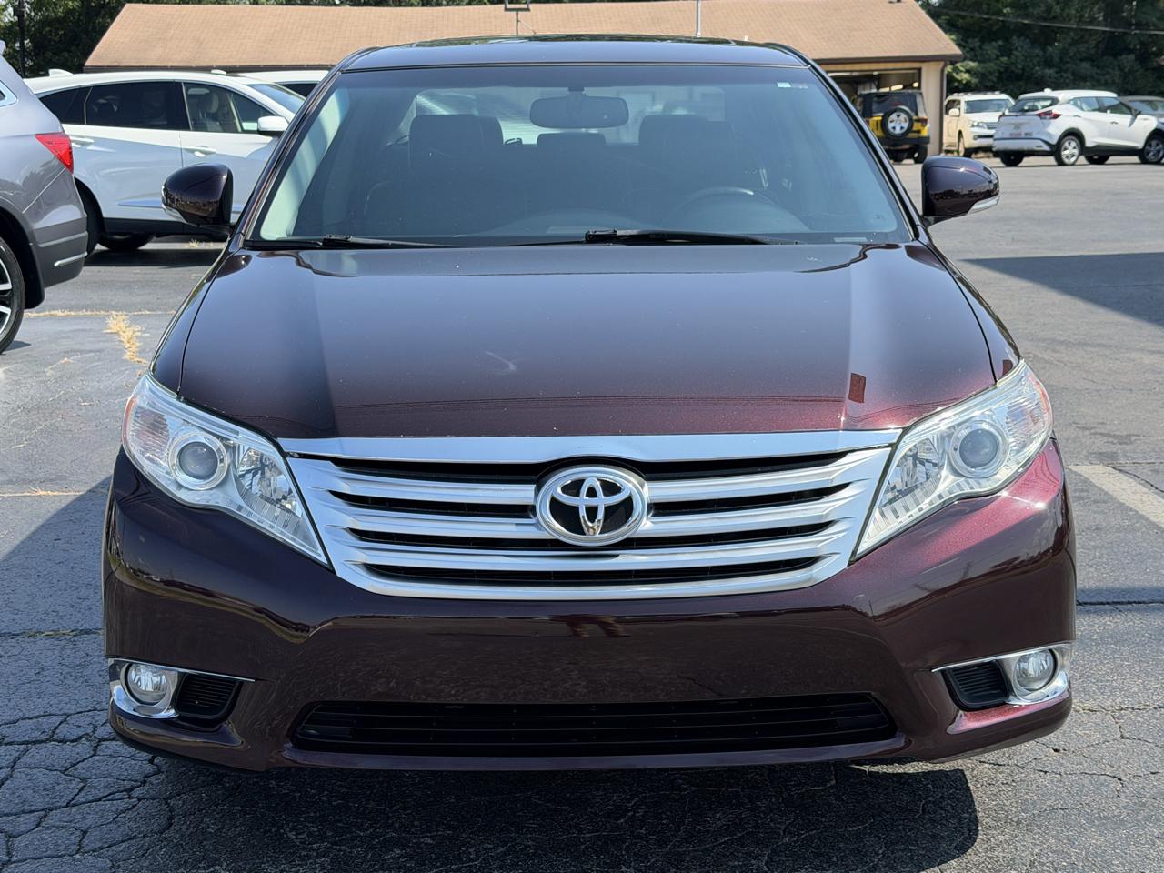 Toyota Avalon 4dr Sdn (Natl) 2011