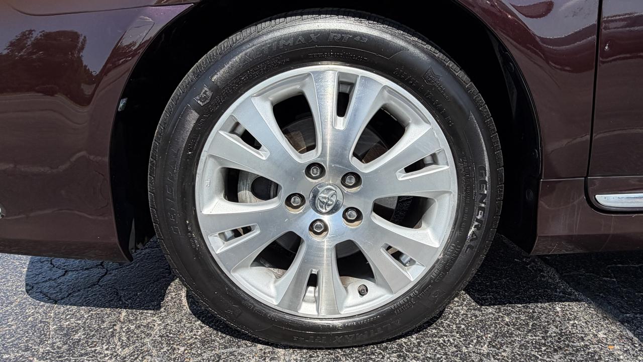 Toyota Avalon 4dr Sdn (Natl) 2011
