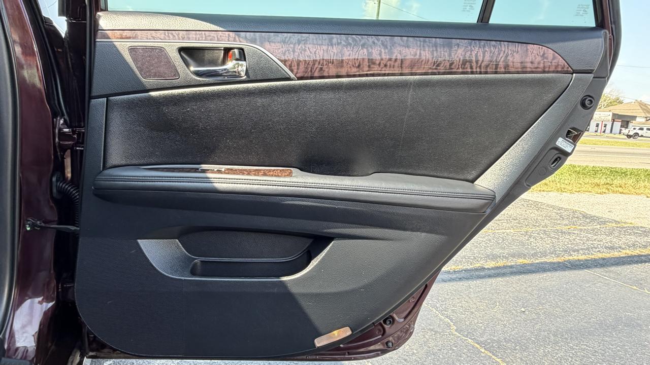 Toyota Avalon 4dr Sdn (Natl) 2011