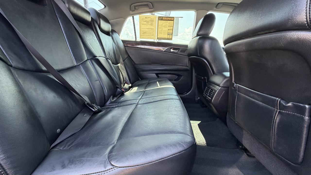 Toyota Avalon 4dr Sdn (Natl) 2011