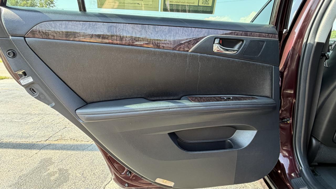 Toyota Avalon 4dr Sdn (Natl) 2011