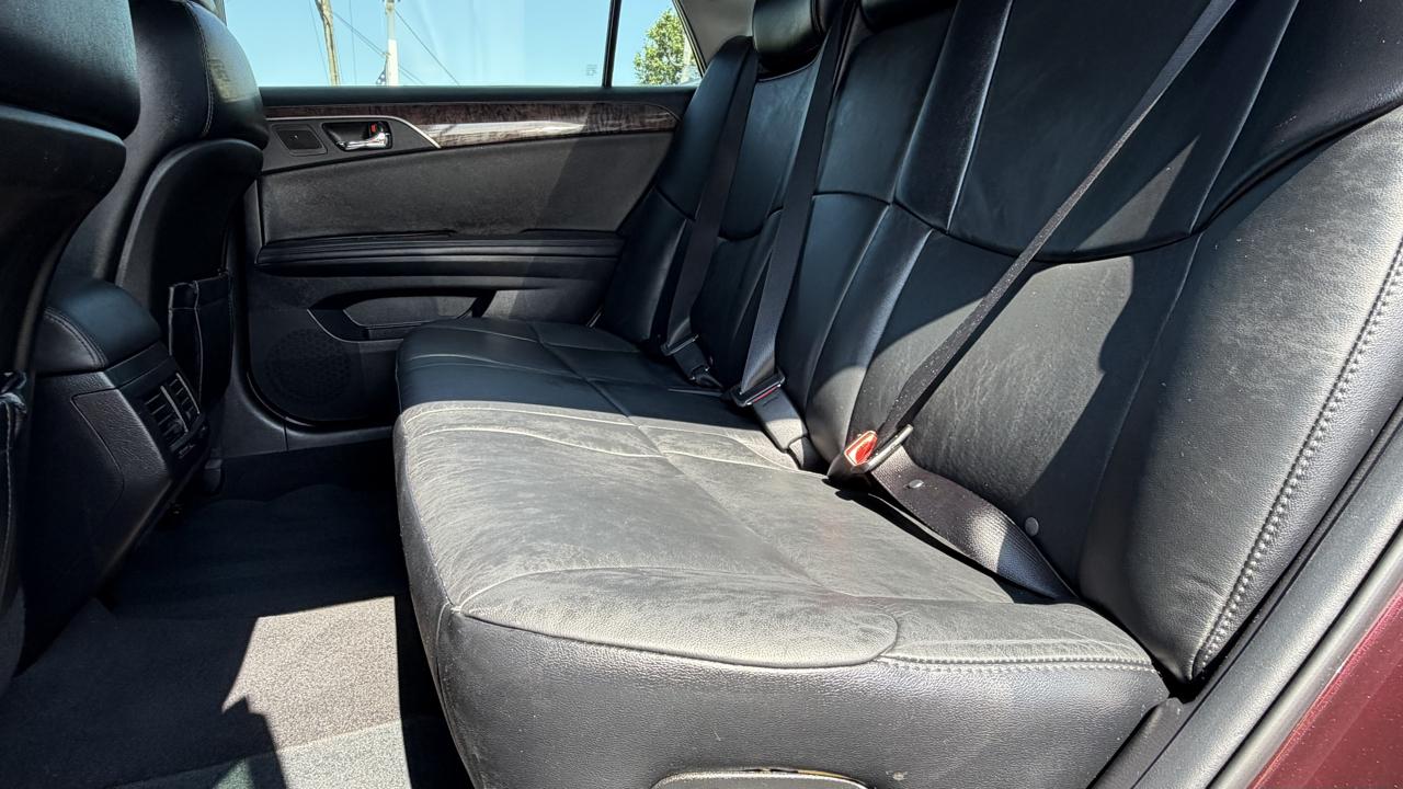 Toyota Avalon 4dr Sdn (Natl) 2011