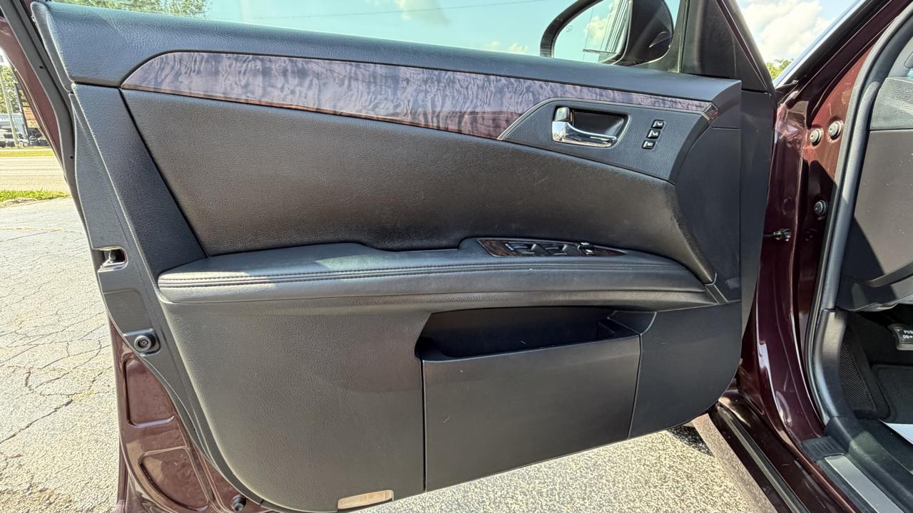 Toyota Avalon 4dr Sdn (Natl) 2011