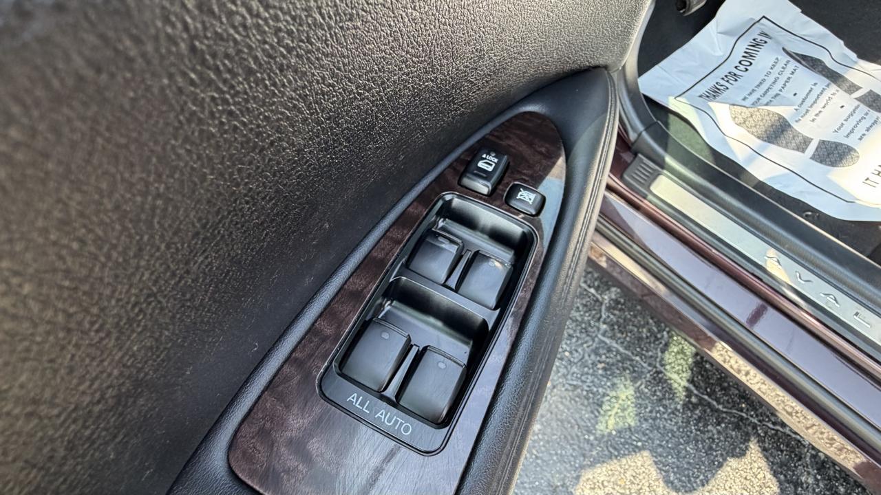 Toyota Avalon 4dr Sdn (Natl) 2011