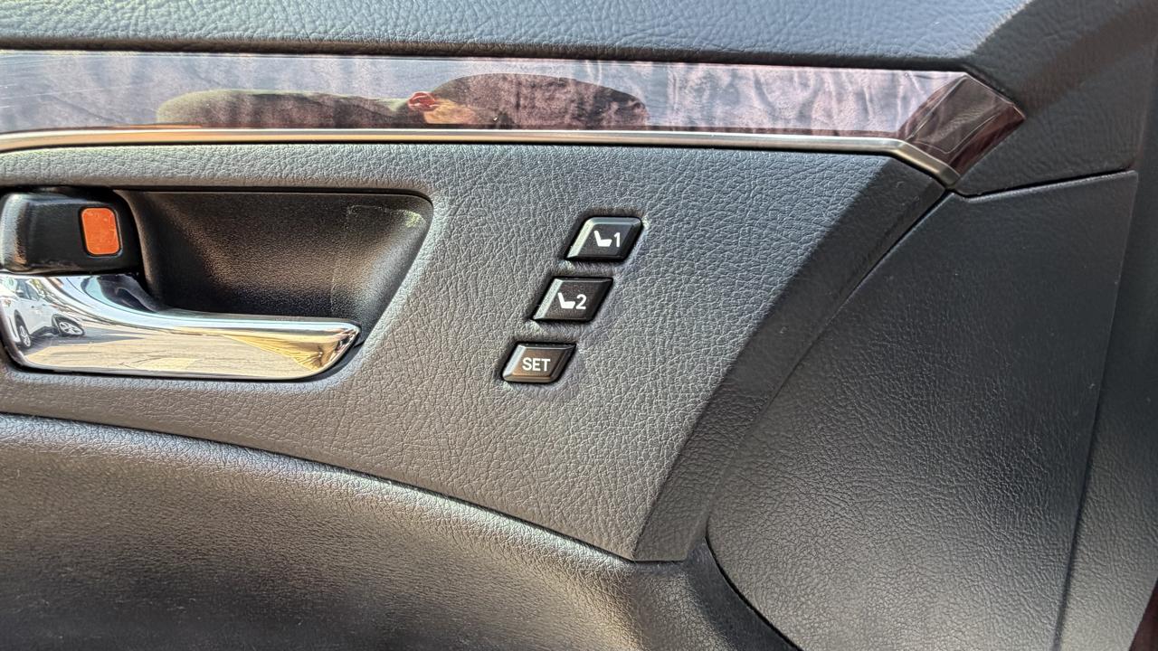 Toyota Avalon 4dr Sdn (Natl) 2011