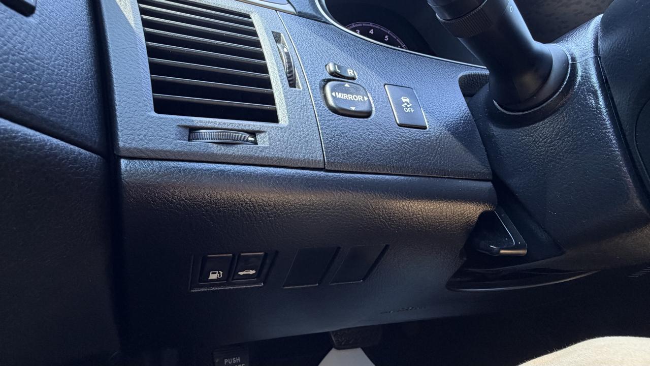 Toyota Avalon 4dr Sdn (Natl) 2011