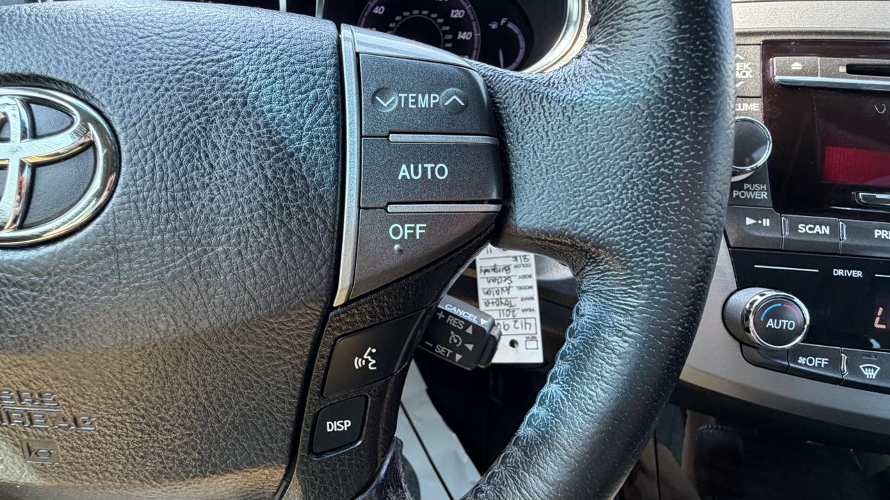 Toyota Avalon 4dr Sdn (Natl) 2011