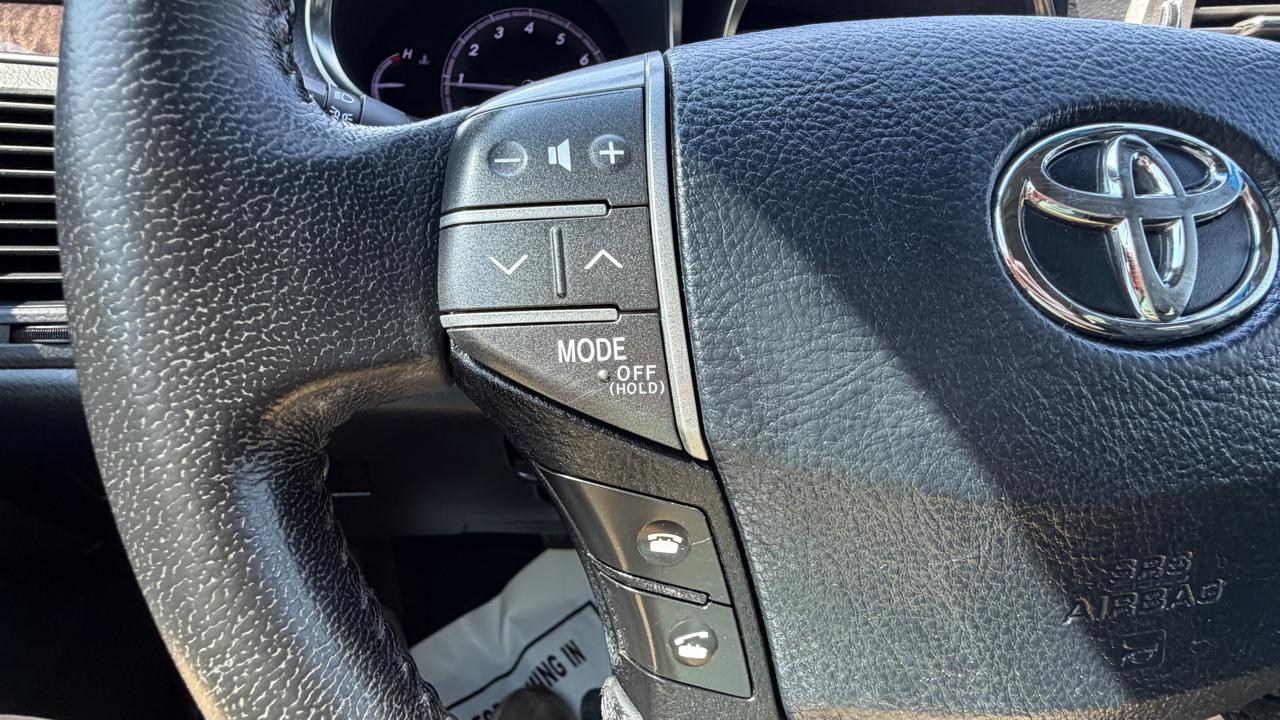 Toyota Avalon 4dr Sdn (Natl) 2011