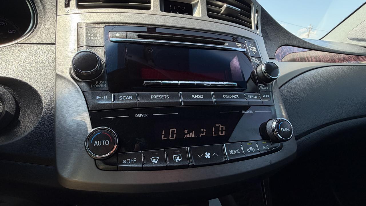 Toyota Avalon 4dr Sdn (Natl) 2011