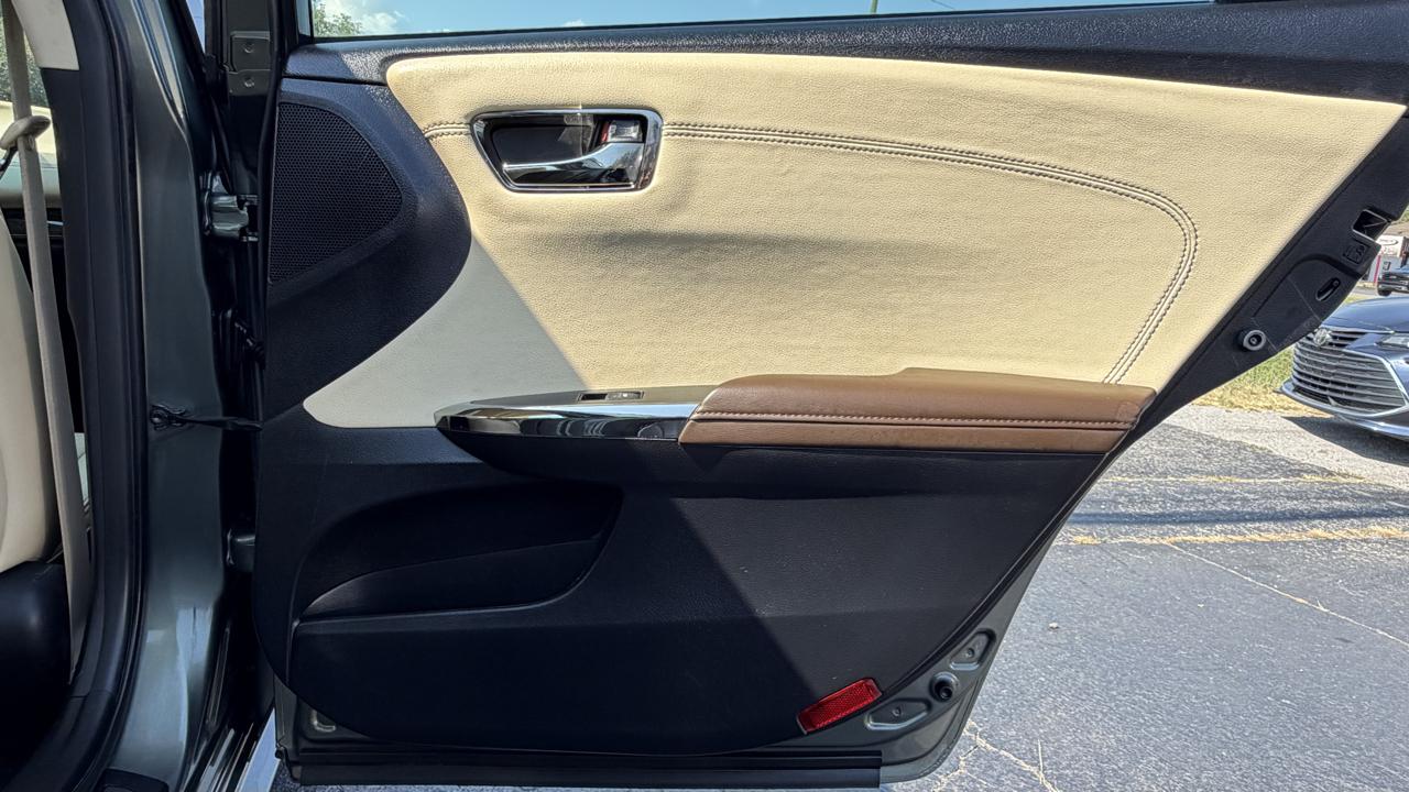 Toyota Avalon 4dr Sdn Limited (Natl) 2013