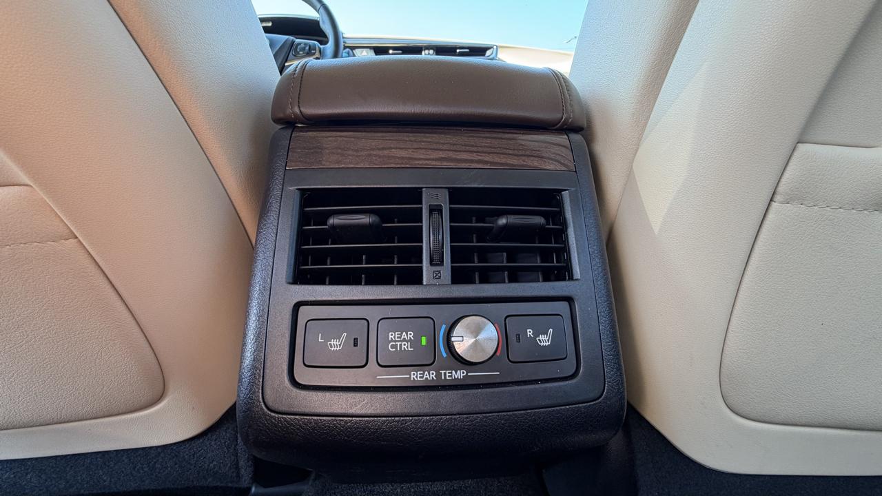 Toyota Avalon 4dr Sdn Limited (Natl) 2013