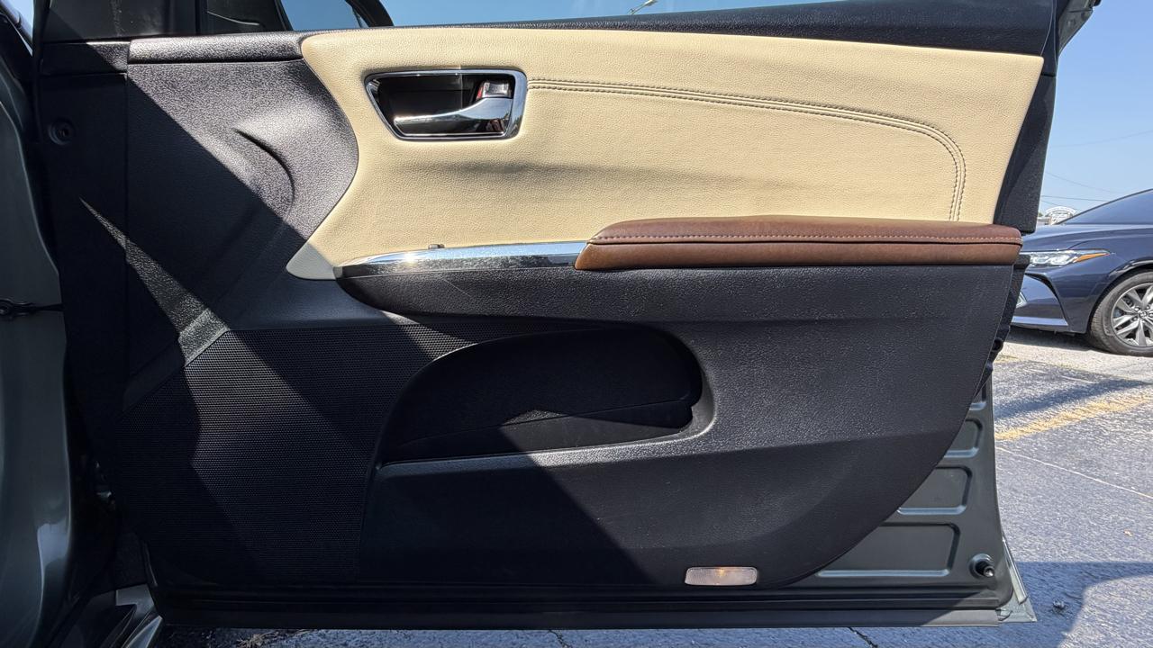 Toyota Avalon 4dr Sdn Limited (Natl) 2013