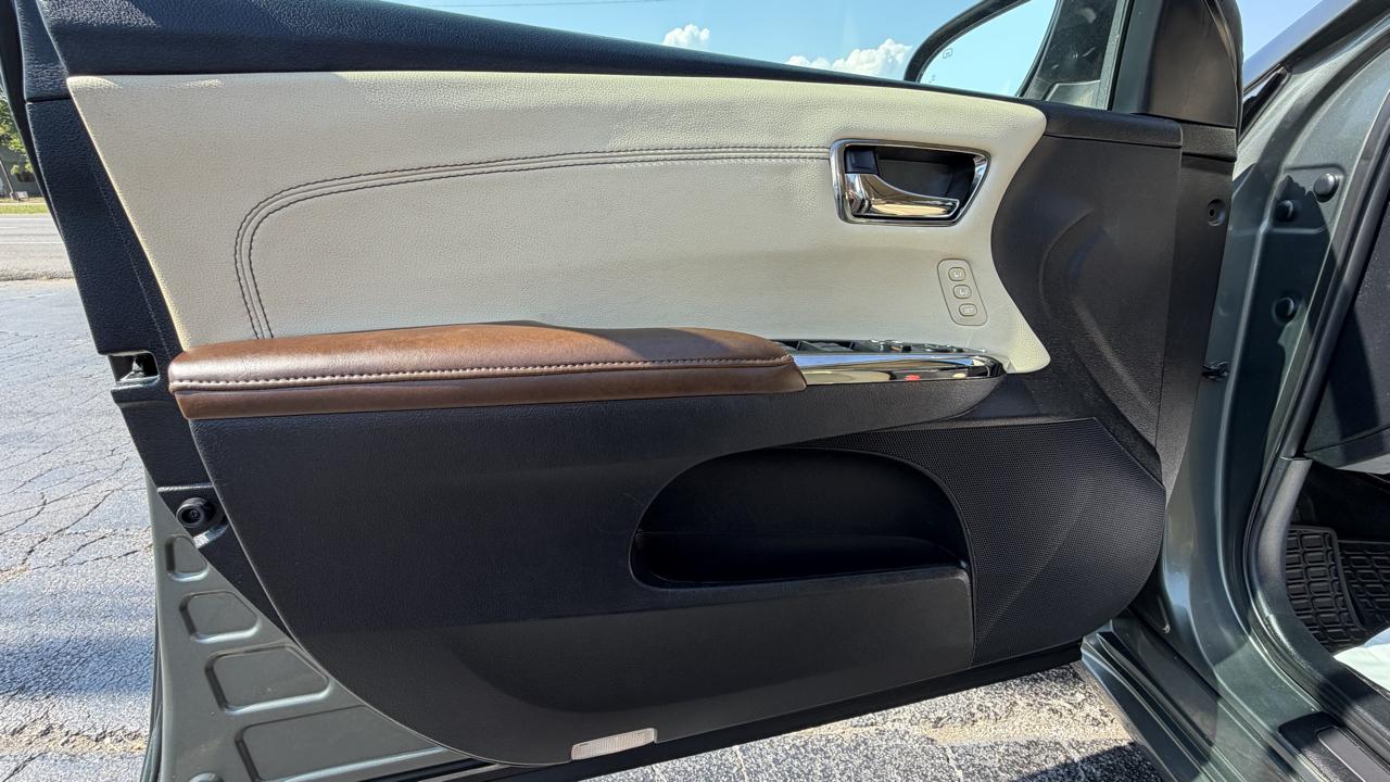 Toyota Avalon 4dr Sdn Limited (Natl) 2013