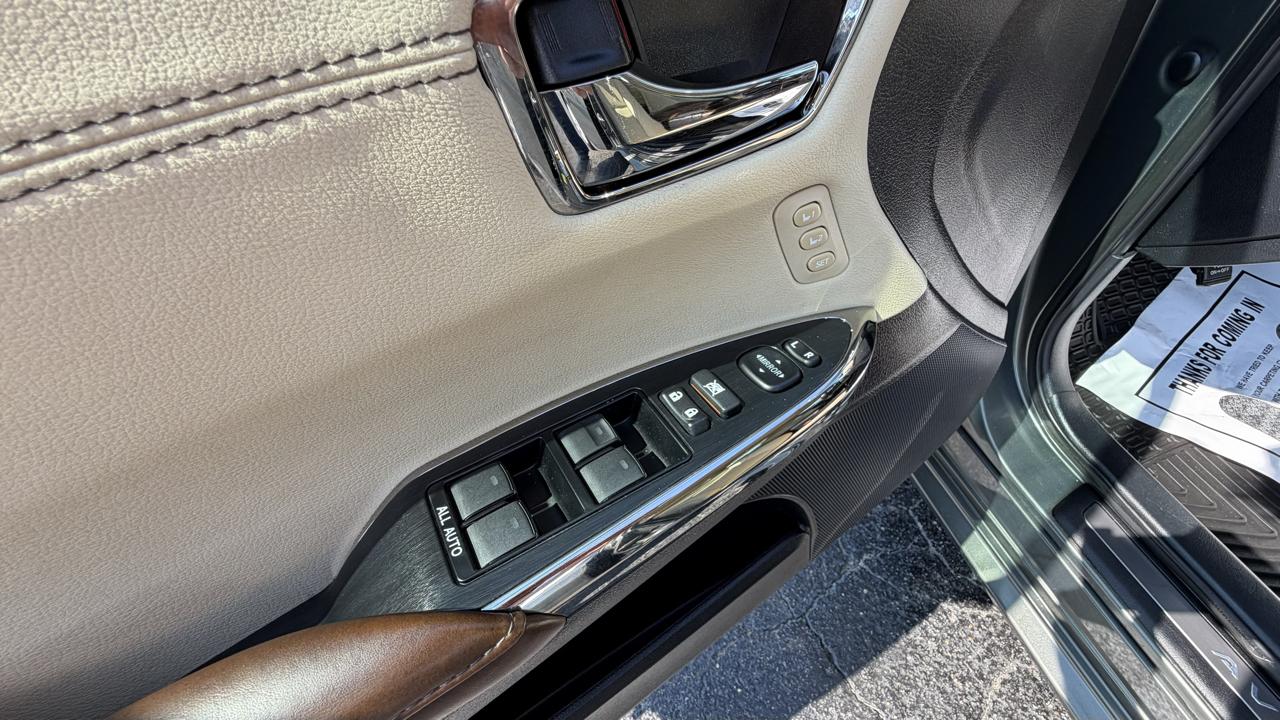 Toyota Avalon 4dr Sdn Limited (Natl) 2013