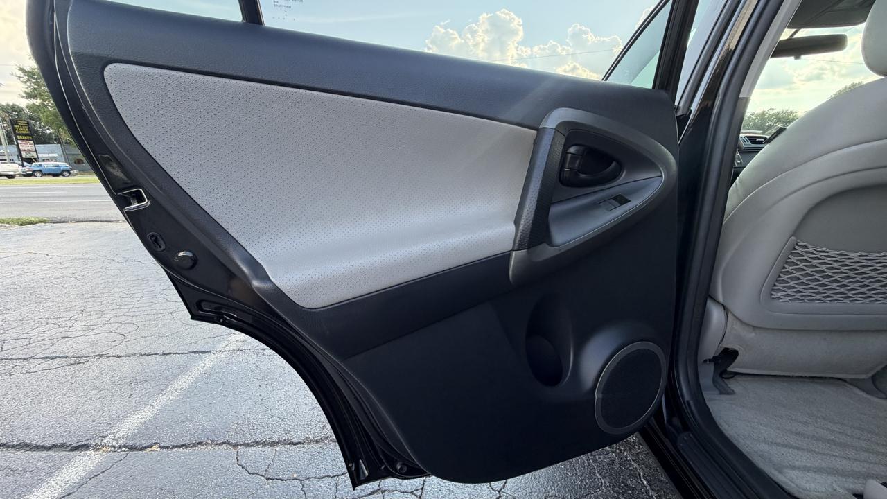 Toyota RAV4 4WD 4dr I4 Limited (Natl) 2012