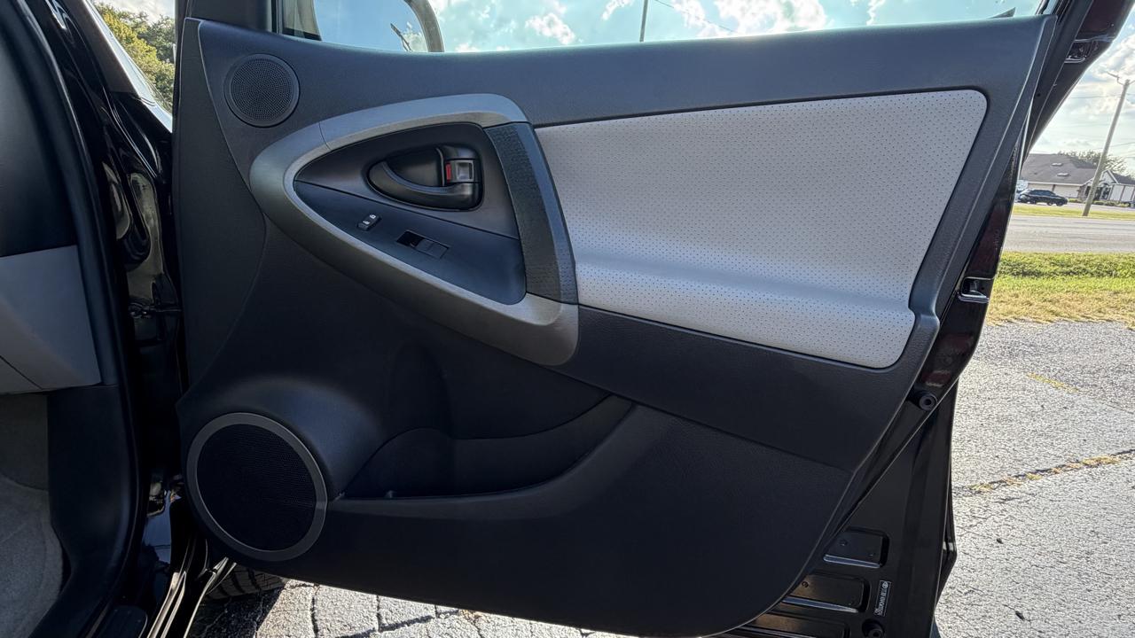 Toyota RAV4 4WD 4dr I4 Limited (Natl) 2012