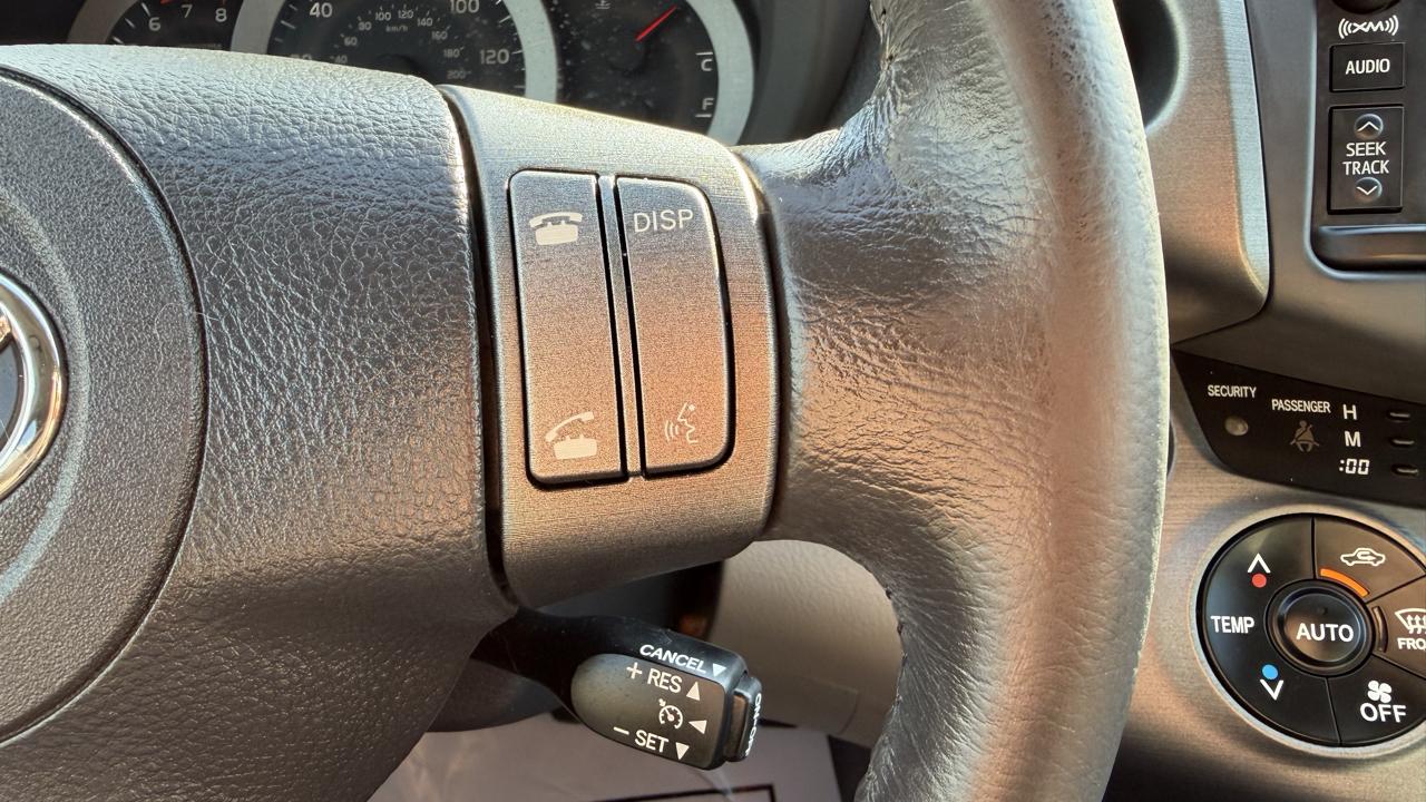 Toyota RAV4 4WD 4dr I4 Limited (Natl) 2012