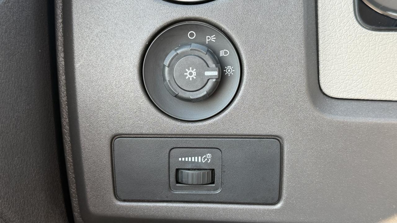 Ford F-150 2WD SuperCrew 145" XLT 2010