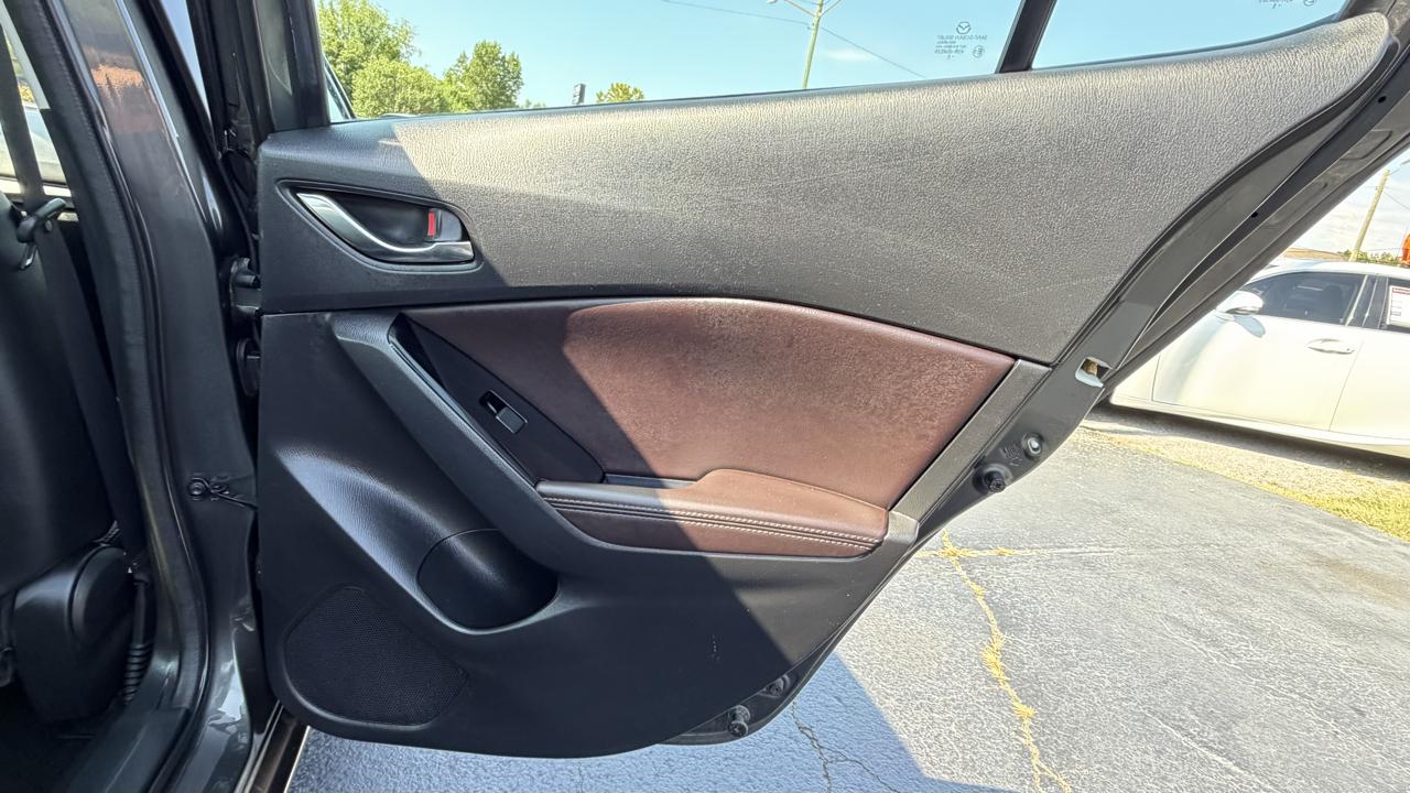 Mazda Mazda3 4-Door Touring Auto 2018