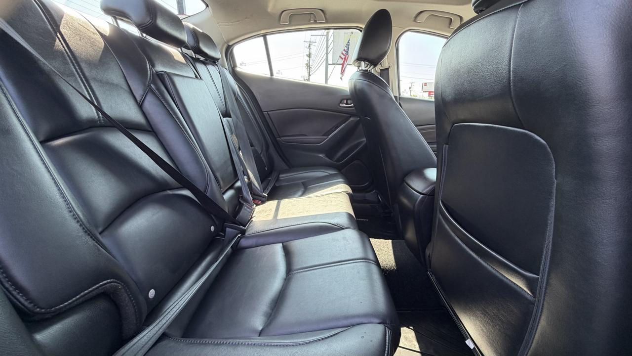 Mazda Mazda3 4-Door Touring Auto 2018