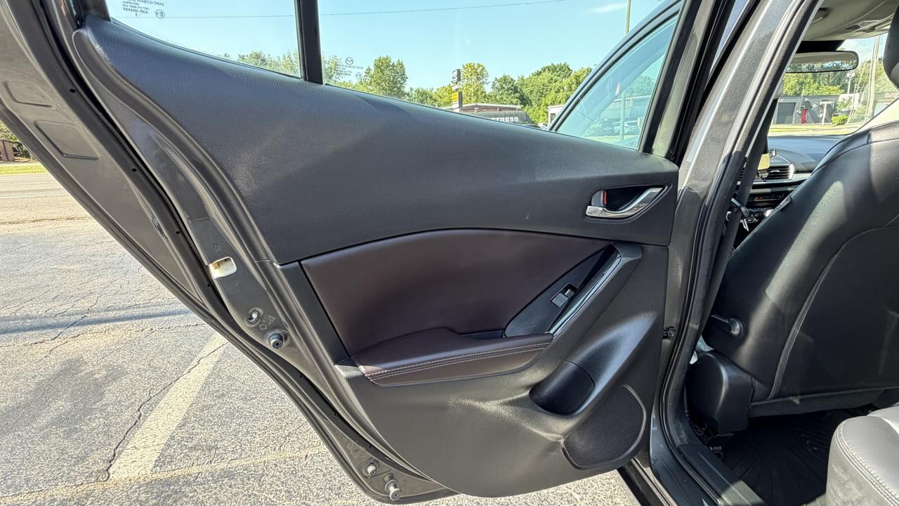 Mazda Mazda3 4-Door Touring Auto 2018