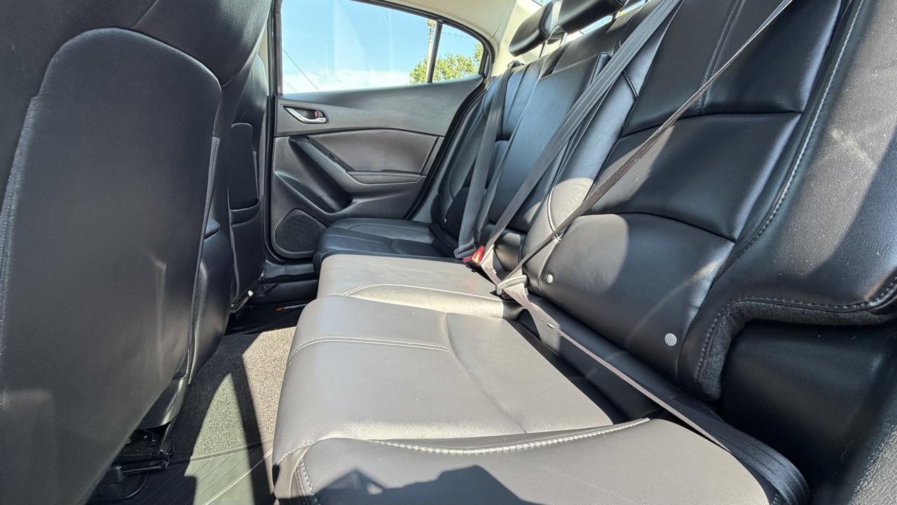 Mazda Mazda3 4-Door Touring Auto 2018