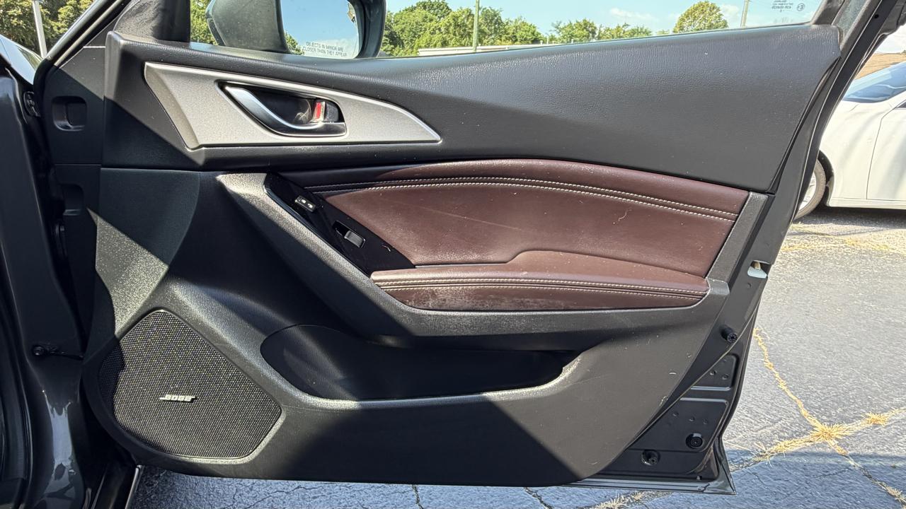 Mazda Mazda3 4-Door Touring Auto 2018