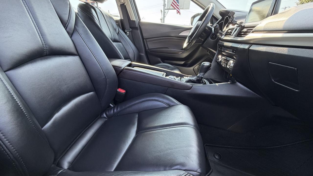Mazda Mazda3 4-Door Touring Auto 2018