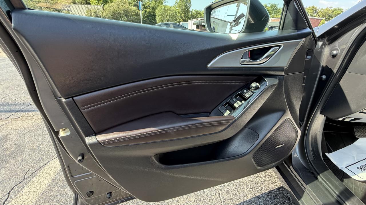 Mazda Mazda3 4-Door Touring Auto 2018