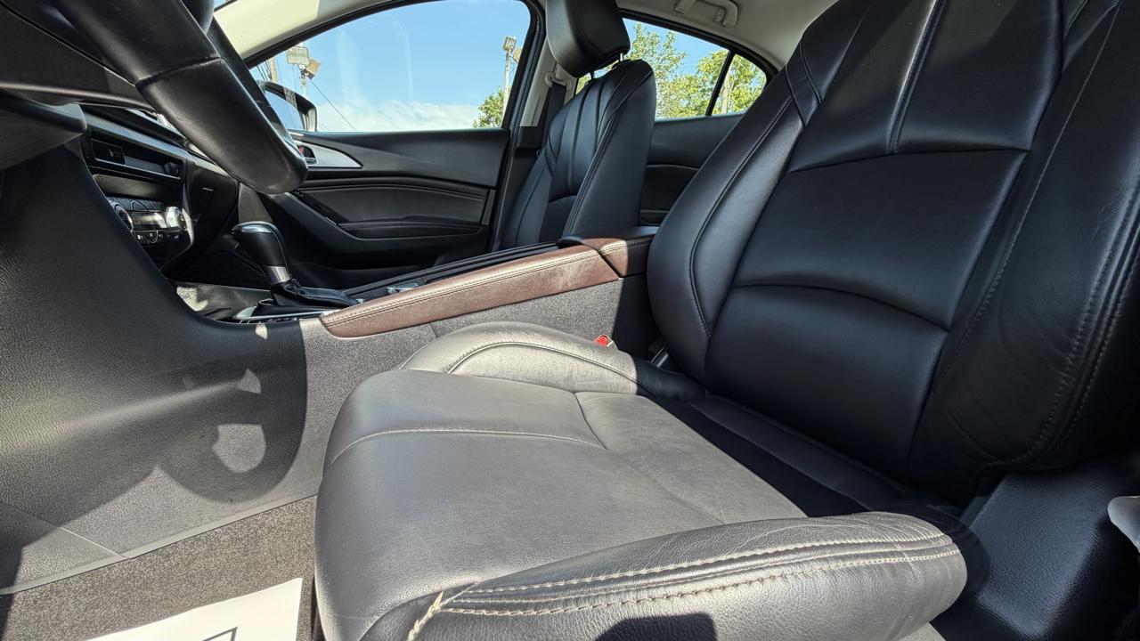 Mazda Mazda3 4-Door Touring Auto 2018