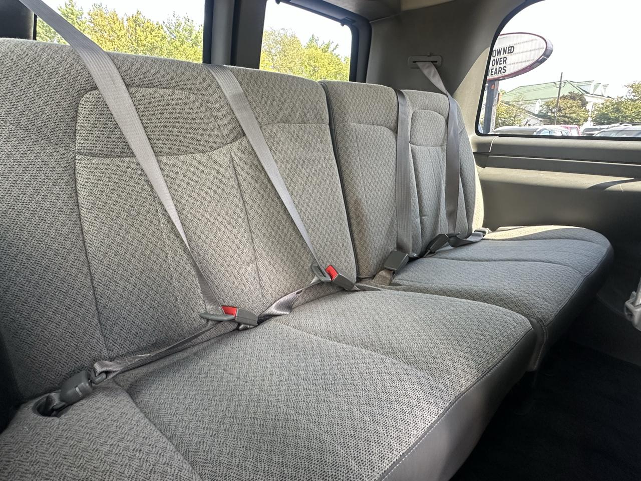 Chevrolet Express Passenger RWD 2500 135" LS 2015