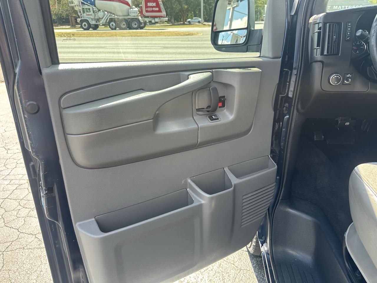 Chevrolet Express Passenger RWD 2500 135" LS 2015