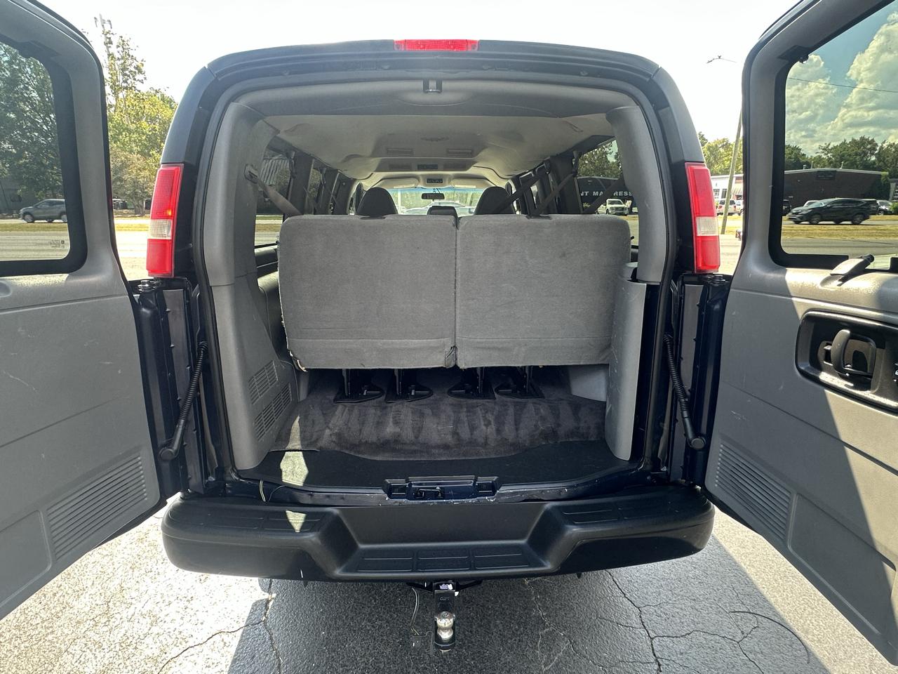 Chevrolet Express Passenger RWD 2500 135" LS 2015