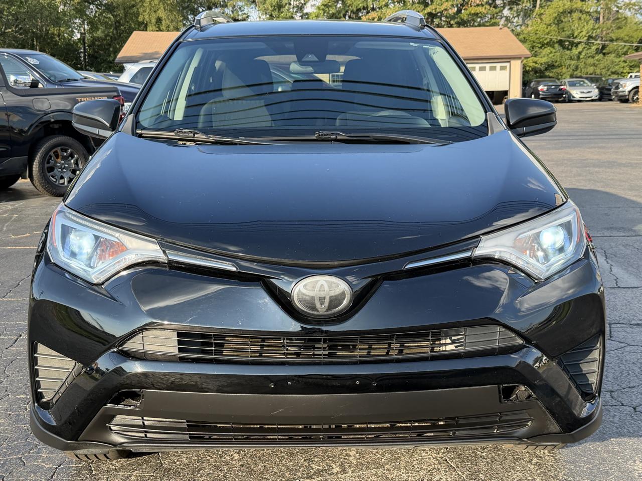 Toyota RAV4 LE AWD (Natl) 2018