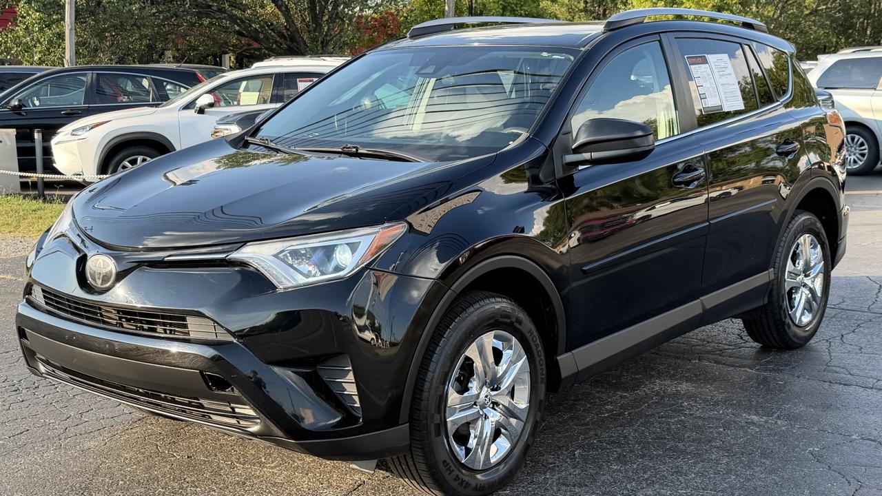 Toyota RAV4 LE AWD (Natl) 2018