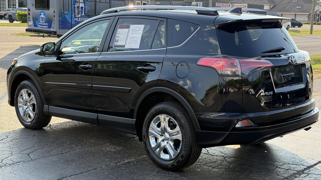 Toyota RAV4 LE AWD (Natl) 2018