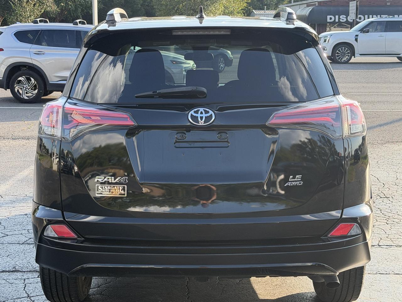 Toyota RAV4 LE AWD (Natl) 2018