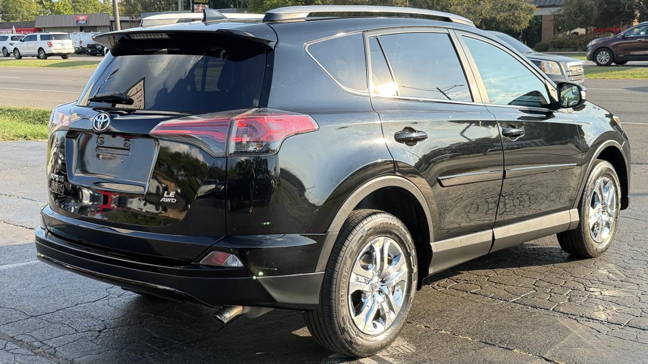 Toyota RAV4 LE AWD (Natl) 2018
