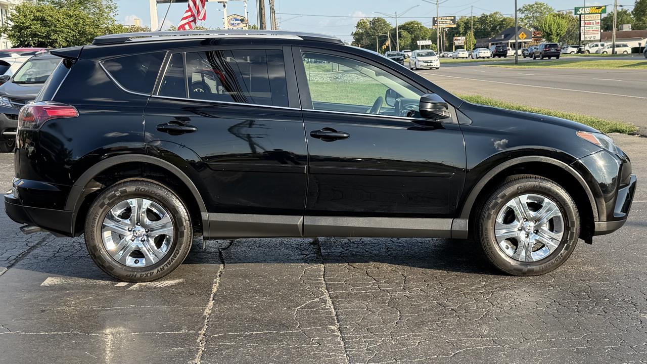 Toyota RAV4 LE AWD (Natl) 2018