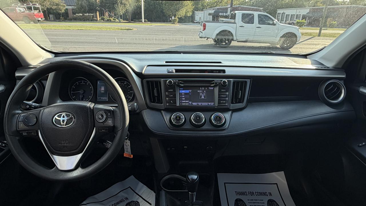 Toyota RAV4 LE AWD (Natl) 2018