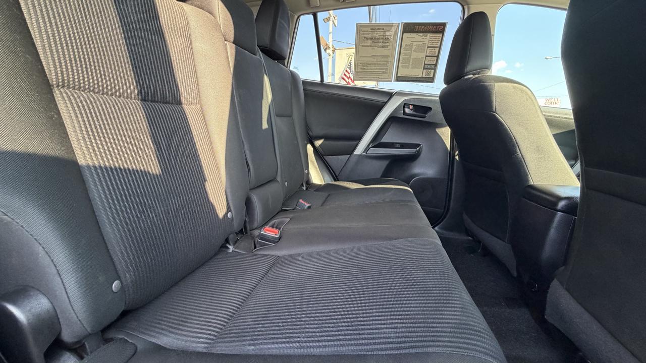Toyota RAV4 LE AWD (Natl) 2018