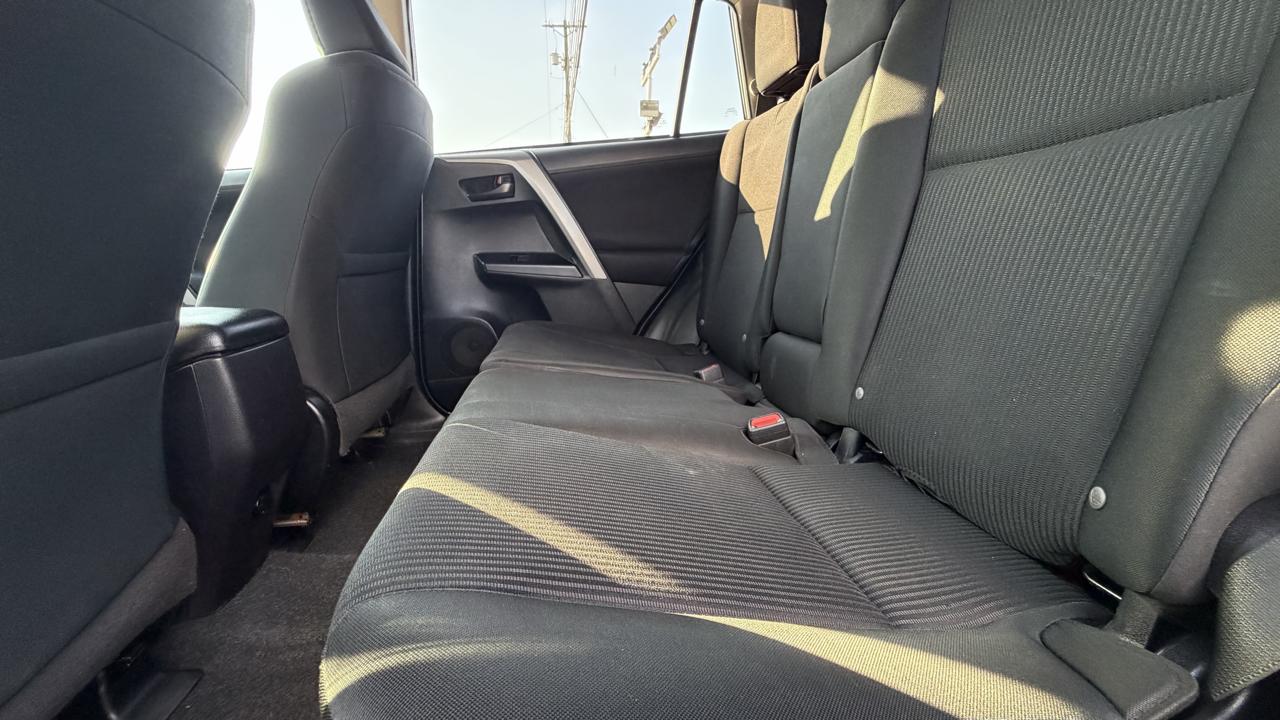 Toyota RAV4 LE AWD (Natl) 2018
