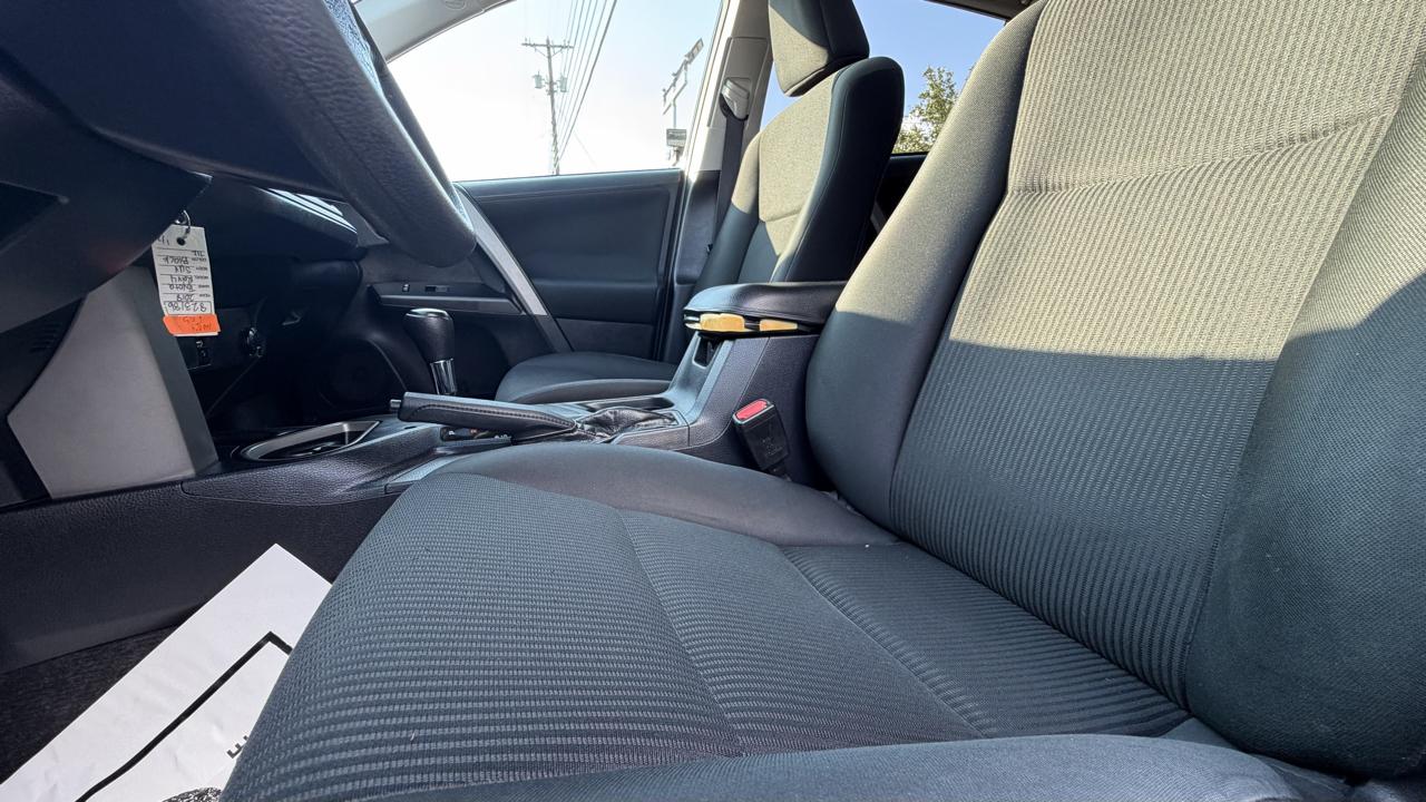 Toyota RAV4 LE AWD (Natl) 2018