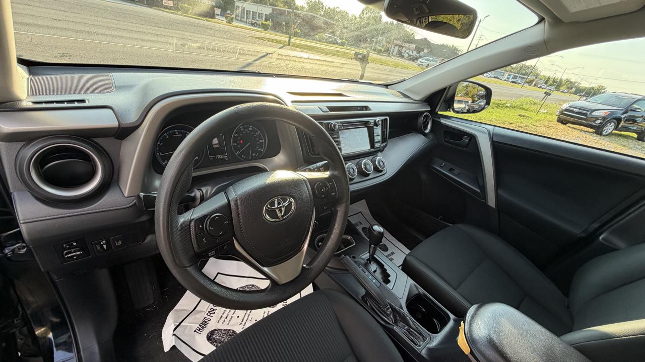 Toyota RAV4 LE AWD (Natl) 2018