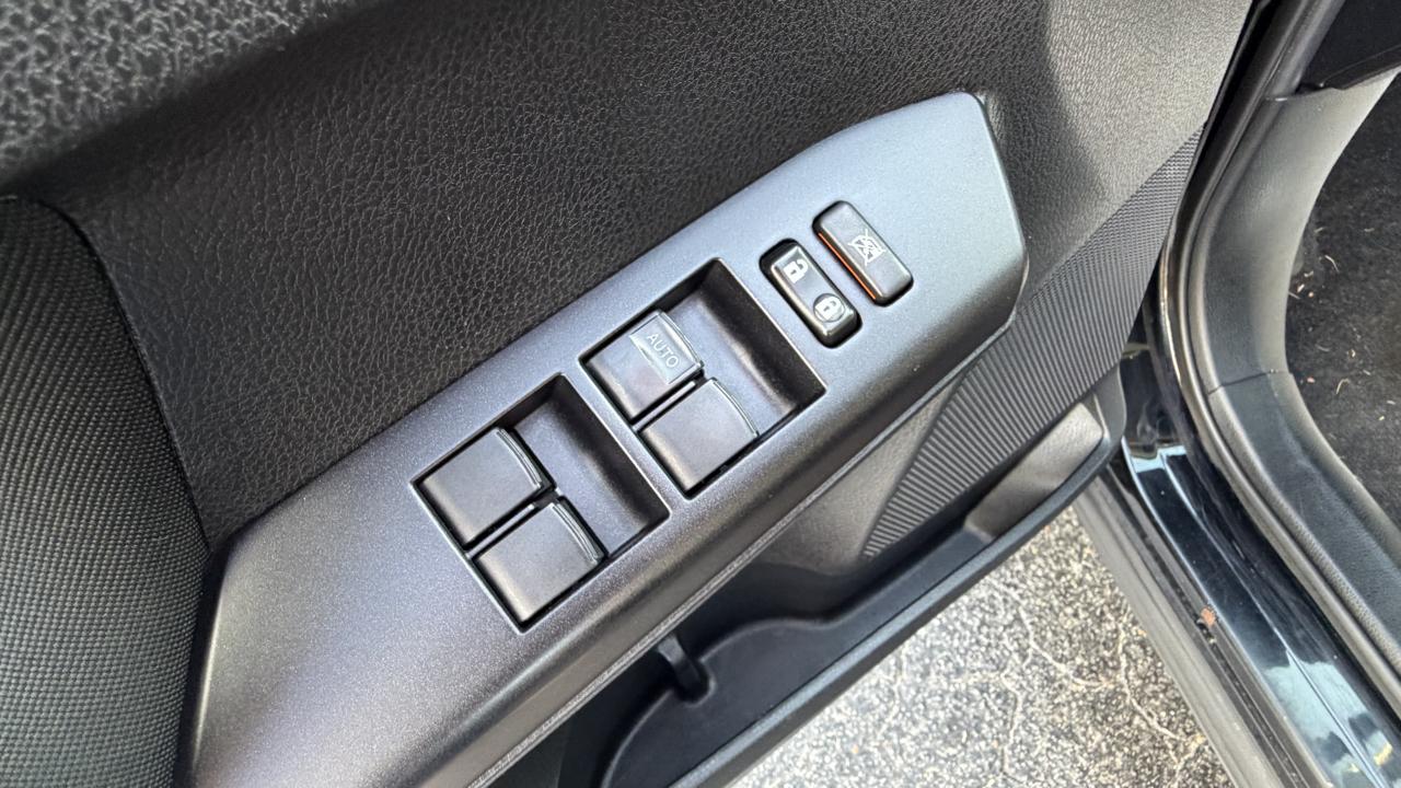 Toyota RAV4 LE AWD (Natl) 2018