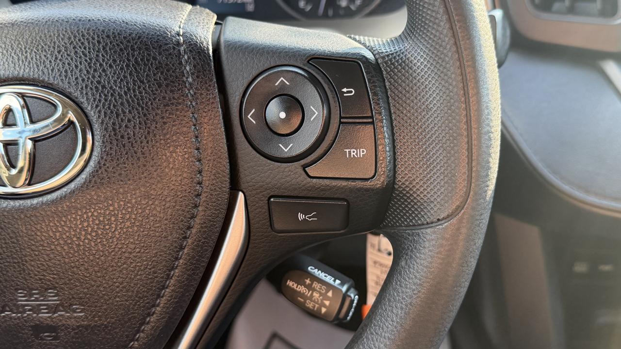 Toyota RAV4 LE AWD (Natl) 2018