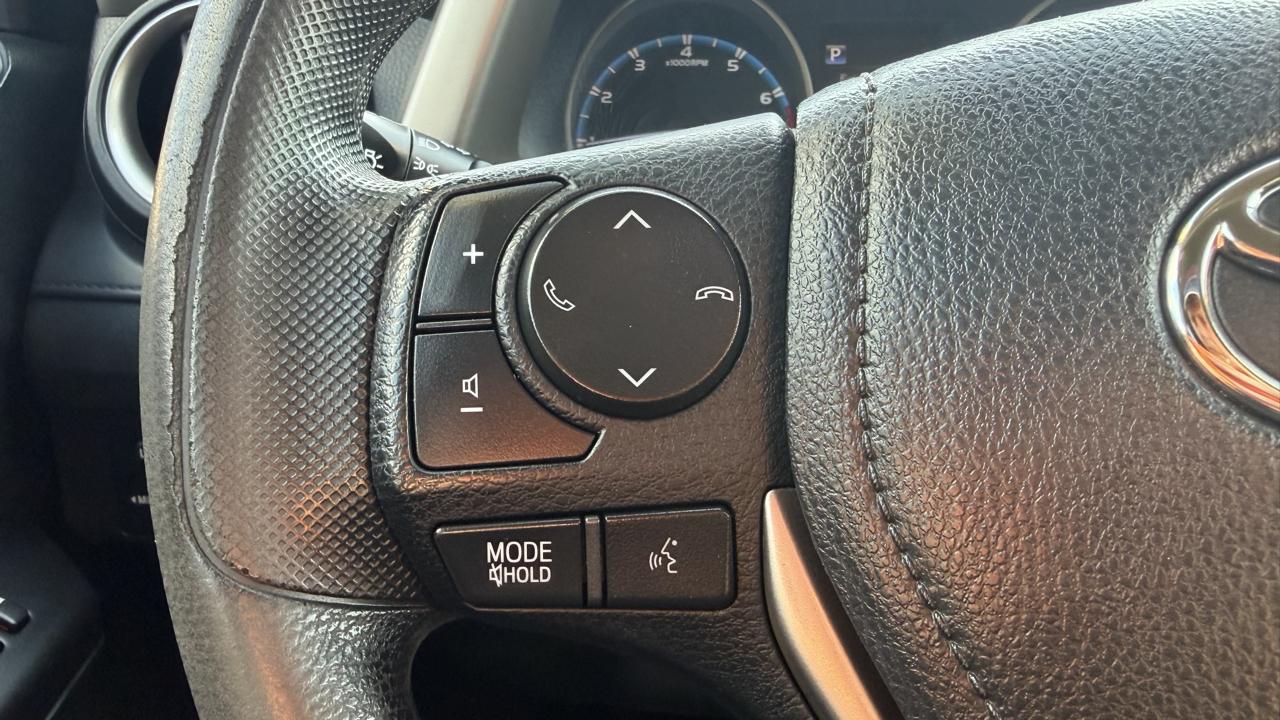 Toyota RAV4 LE AWD (Natl) 2018
