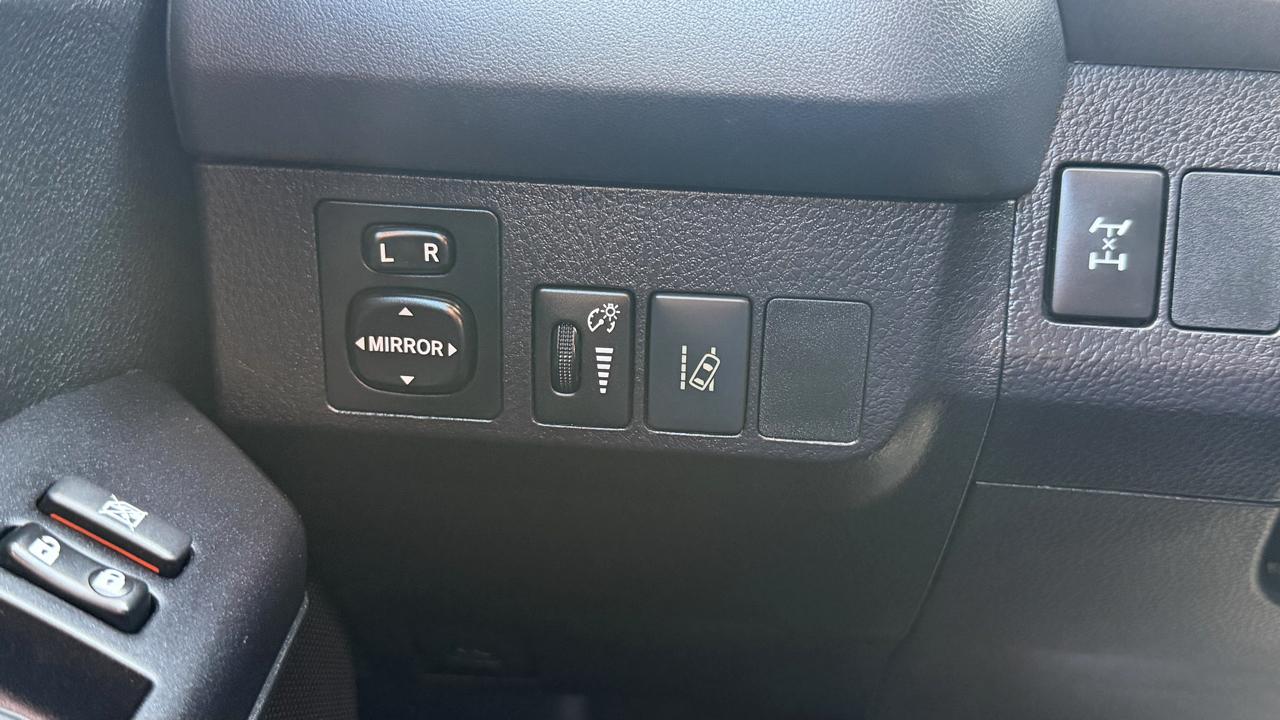 Toyota RAV4 LE AWD (Natl) 2018