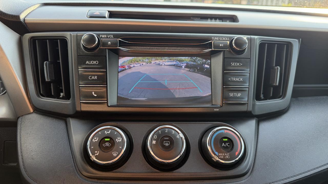 Toyota RAV4 LE AWD (Natl) 2018